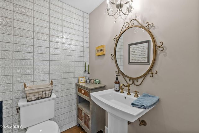 4402 E TURNEY Avenue, Phoenix, AZ 85018