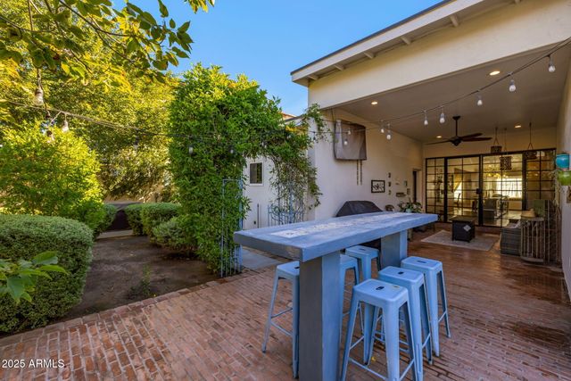 4402 E TURNEY Avenue, Phoenix, AZ 85018