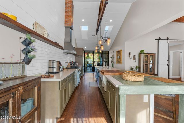 4402 E TURNEY Avenue, Phoenix, AZ 85018