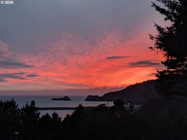 2 Highway 101, Port Orford, OR 97465