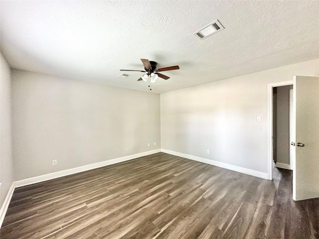 2523 Castle Place, Stafford, TX 77477