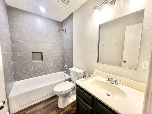2523 Castle Place, Stafford, TX 77477