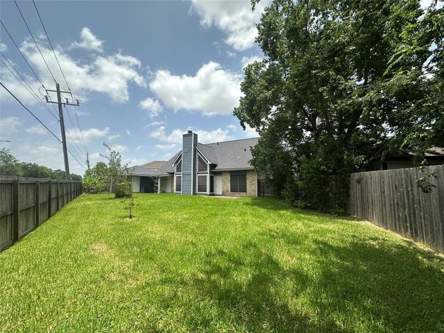 2523 Castle Place, Stafford, TX 77477