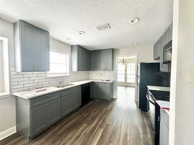 2523 Castle Place, Stafford, TX 77477