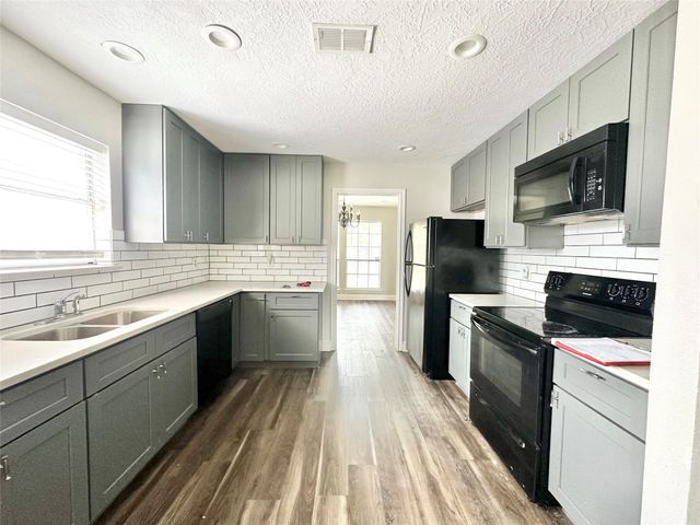 2523 Castle Place, Stafford, TX 77477