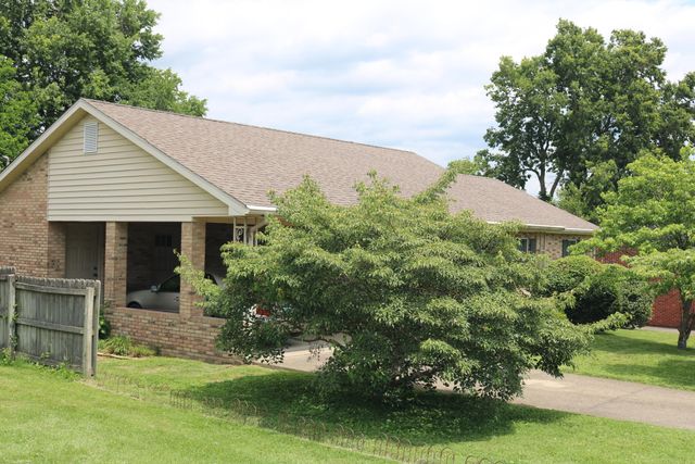 106 Clinton Drive, Paris, KY 40361