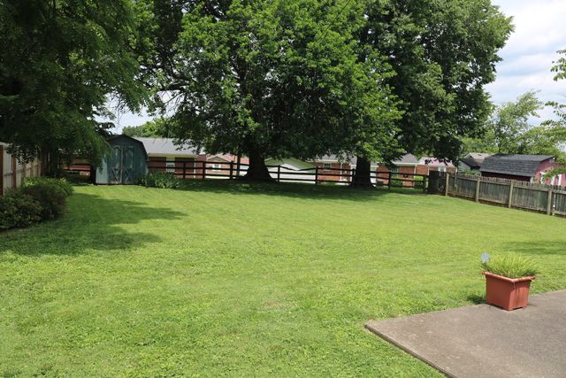 106 Clinton Drive, Paris, KY 40361
