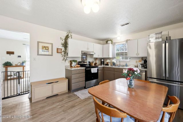 1604 Acosta Ct, La Grange, KY 40031