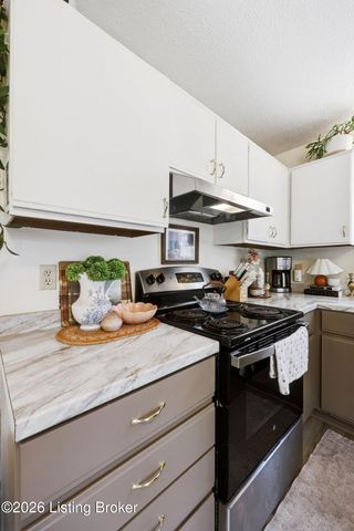 1604 Acosta Ct, La Grange, KY 40031