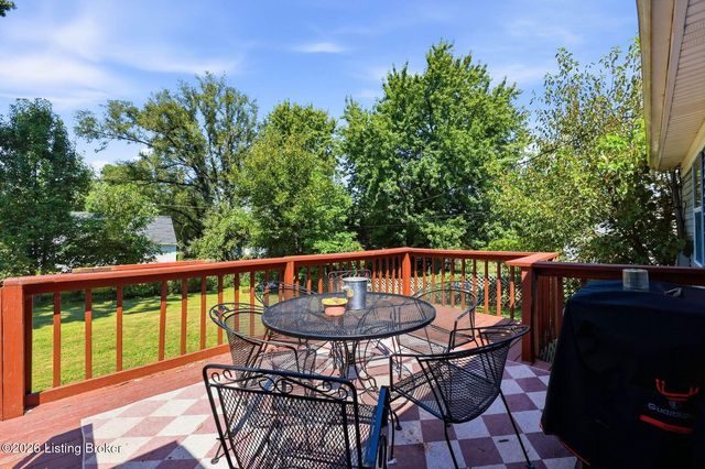 1604 Acosta Ct, La Grange, KY 40031