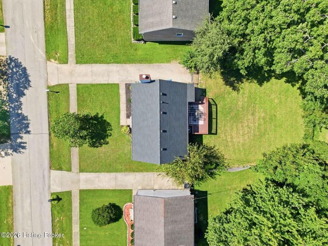 1604 Acosta Ct, La Grange, KY 40031