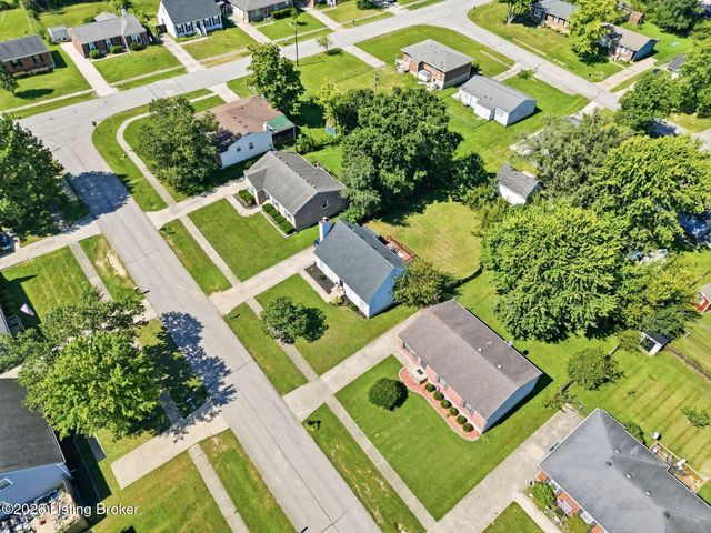 1604 Acosta Ct, La Grange, KY 40031