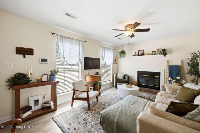 1604 Acosta Ct, La Grange, KY 40031