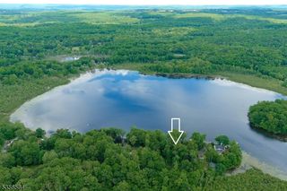 26 W Lakeside Ln, Hampton Twp., NJ 07860