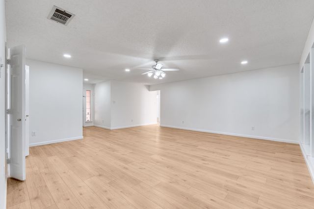 1129 Briar Oaks Drive, Irving, TX 75060