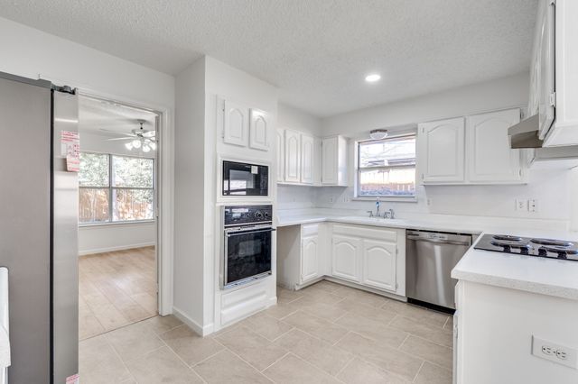 1129 Briar Oaks Drive, Irving, TX 75060