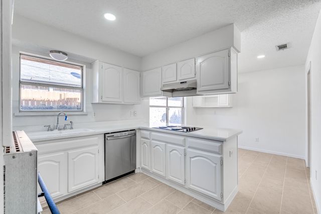 1129 Briar Oaks Drive, Irving, TX 75060