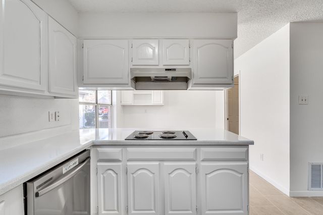 1129 Briar Oaks Drive, Irving, TX 75060