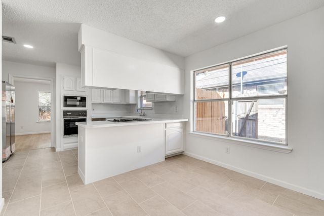 1129 Briar Oaks Drive, Irving, TX 75060