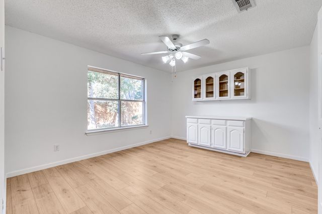 1129 Briar Oaks Drive, Irving, TX 75060