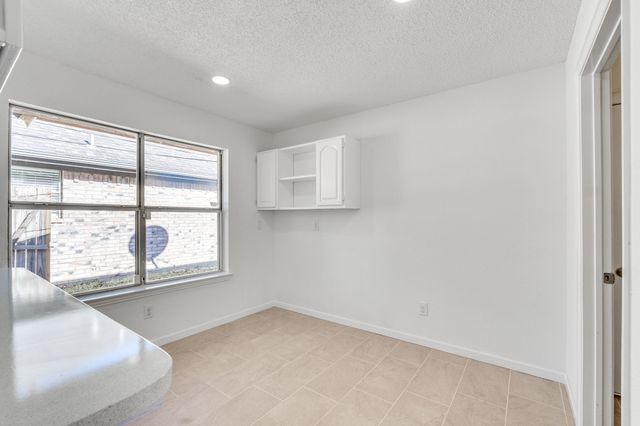 1129 Briar Oaks Drive, Irving, TX 75060