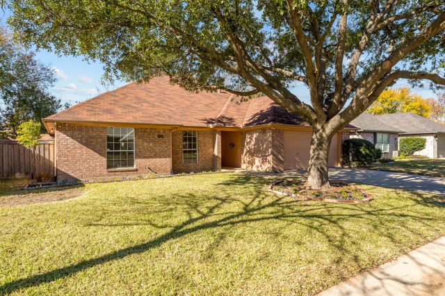 1129 Briar Oaks Drive, Irving, TX 75060
