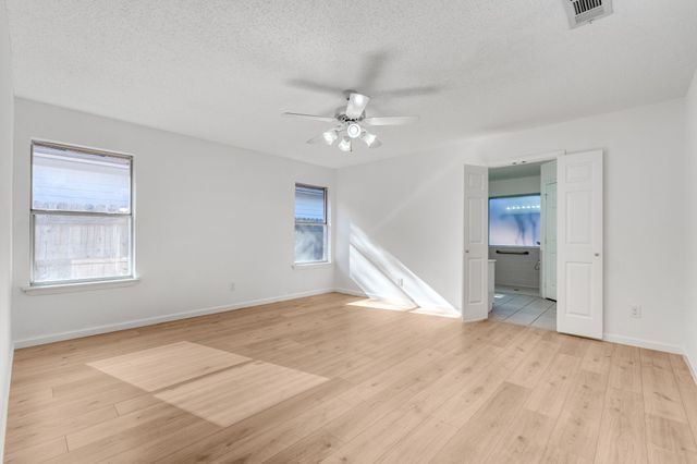 1129 Briar Oaks Drive, Irving, TX 75060