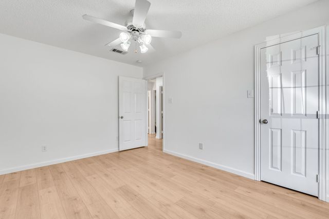 1129 Briar Oaks Drive, Irving, TX 75060