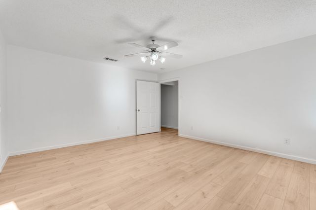 1129 Briar Oaks Drive, Irving, TX 75060