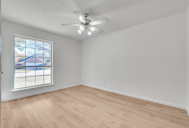 1129 Briar Oaks Drive, Irving, TX 75060