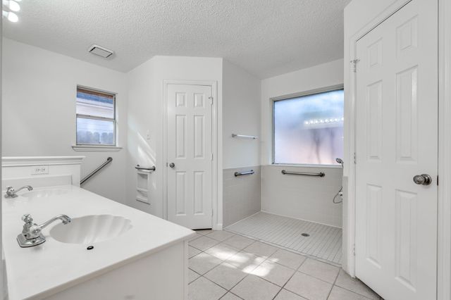 1129 Briar Oaks Drive, Irving, TX 75060