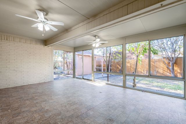 1129 Briar Oaks Drive, Irving, TX 75060