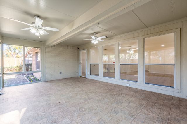 1129 Briar Oaks Drive, Irving, TX 75060