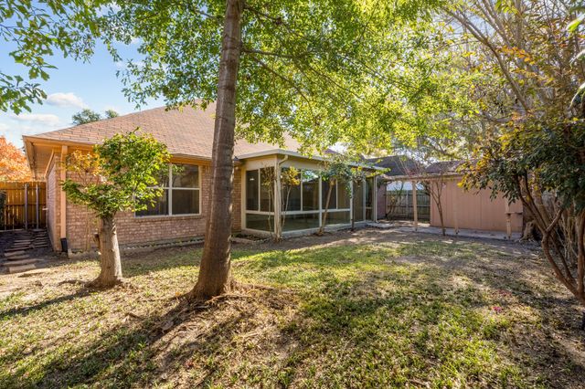 1129 Briar Oaks Drive, Irving, TX 75060