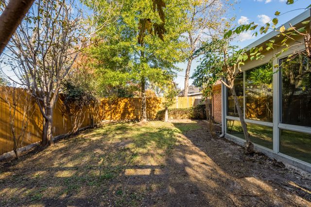 1129 Briar Oaks Drive, Irving, TX 75060