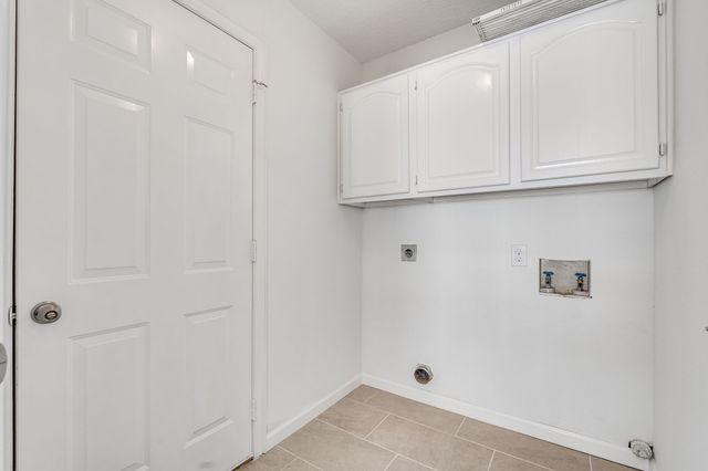 1129 Briar Oaks Drive, Irving, TX 75060