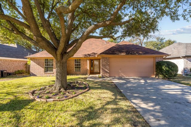 1129 Briar Oaks Drive, Irving, TX 75060
