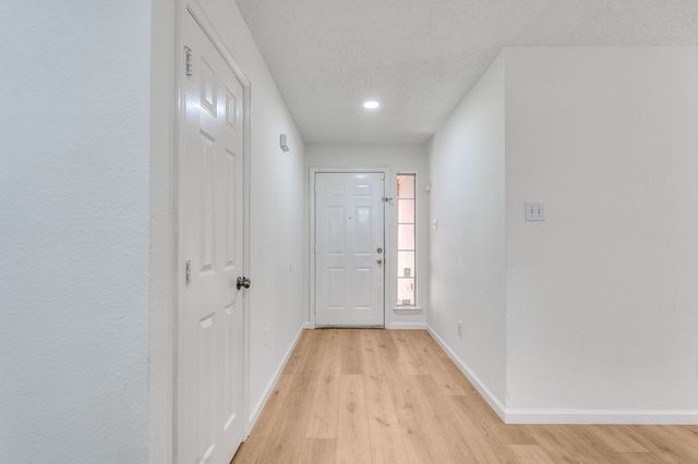 1129 Briar Oaks Drive, Irving, TX 75060