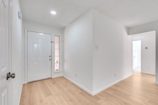 1129 Briar Oaks Drive, Irving, TX 75060