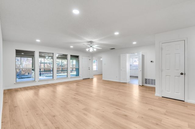 1129 Briar Oaks Drive, Irving, TX 75060