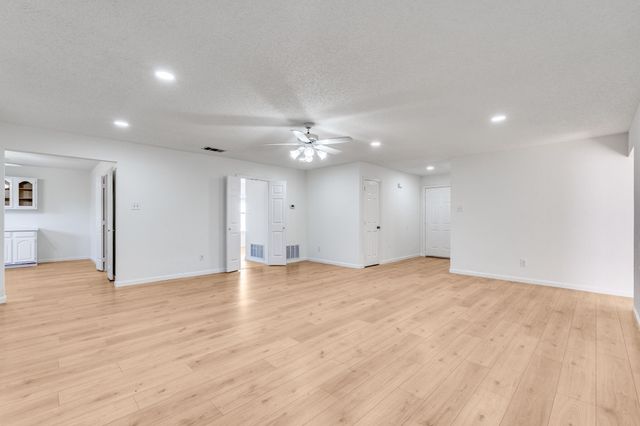 1129 Briar Oaks Drive, Irving, TX 75060