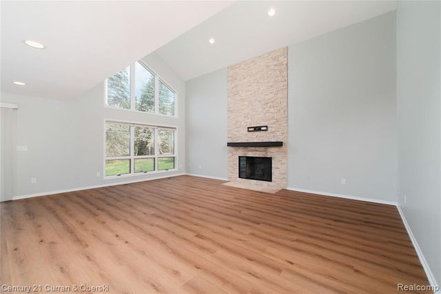 1083 N Livernois Road, Rochester Hills, MI 48306