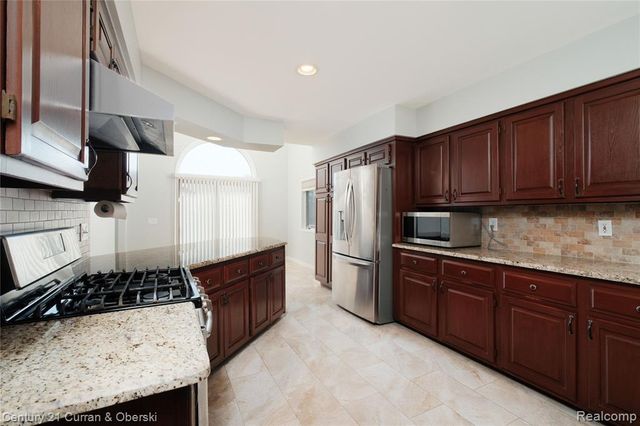 1083 N Livernois Road, Rochester Hills, MI 48306