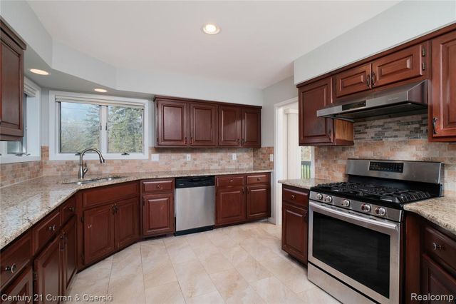 1083 N Livernois Road, Rochester Hills, MI 48306