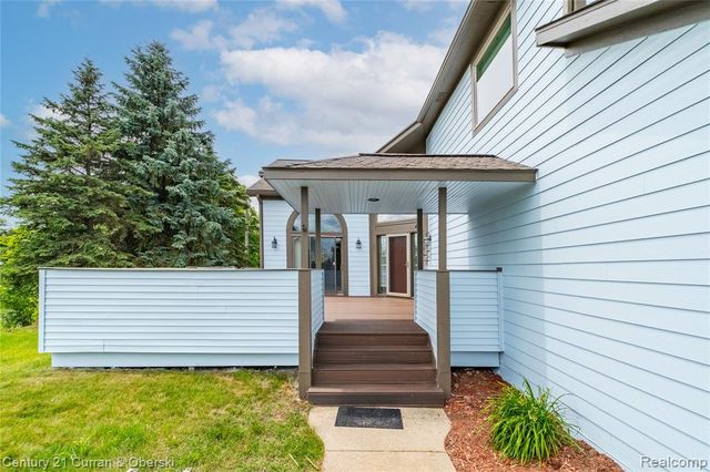 1083 N Livernois Road, Rochester Hills, MI 48306
