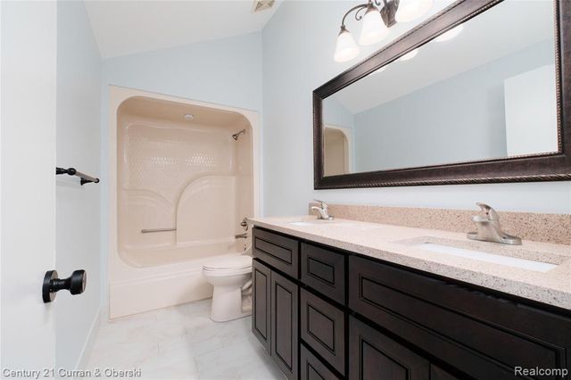 1083 N Livernois Road, Rochester Hills, MI 48306
