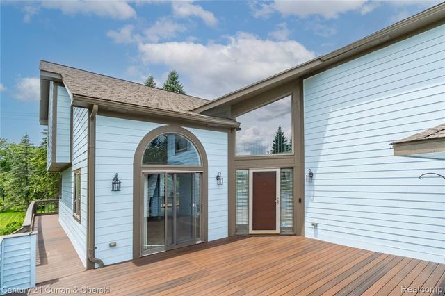 1083 N Livernois Road, Rochester Hills, MI 48306