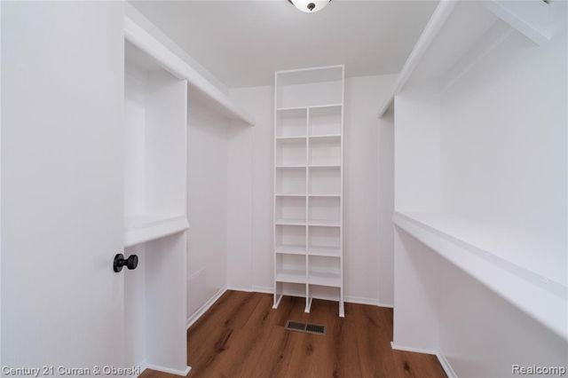 1083 N Livernois Road, Rochester Hills, MI 48306
