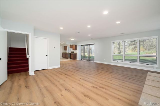 1083 N Livernois Road, Rochester Hills, MI 48306