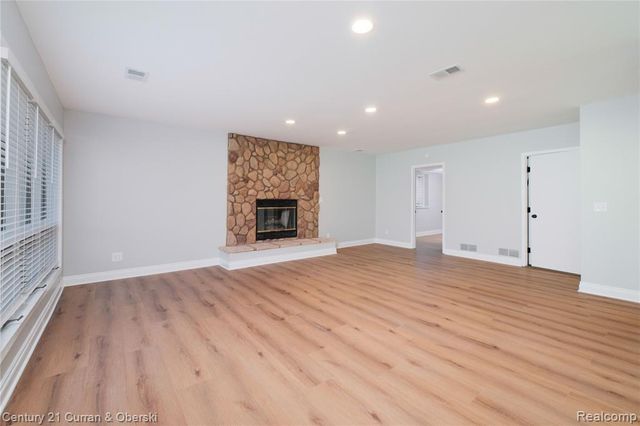 1083 N Livernois Road, Rochester Hills, MI 48306